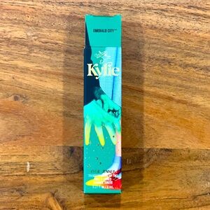 Kylie Jenner x Wizard of Oz Transformative Lip Tint in shade Emerald City